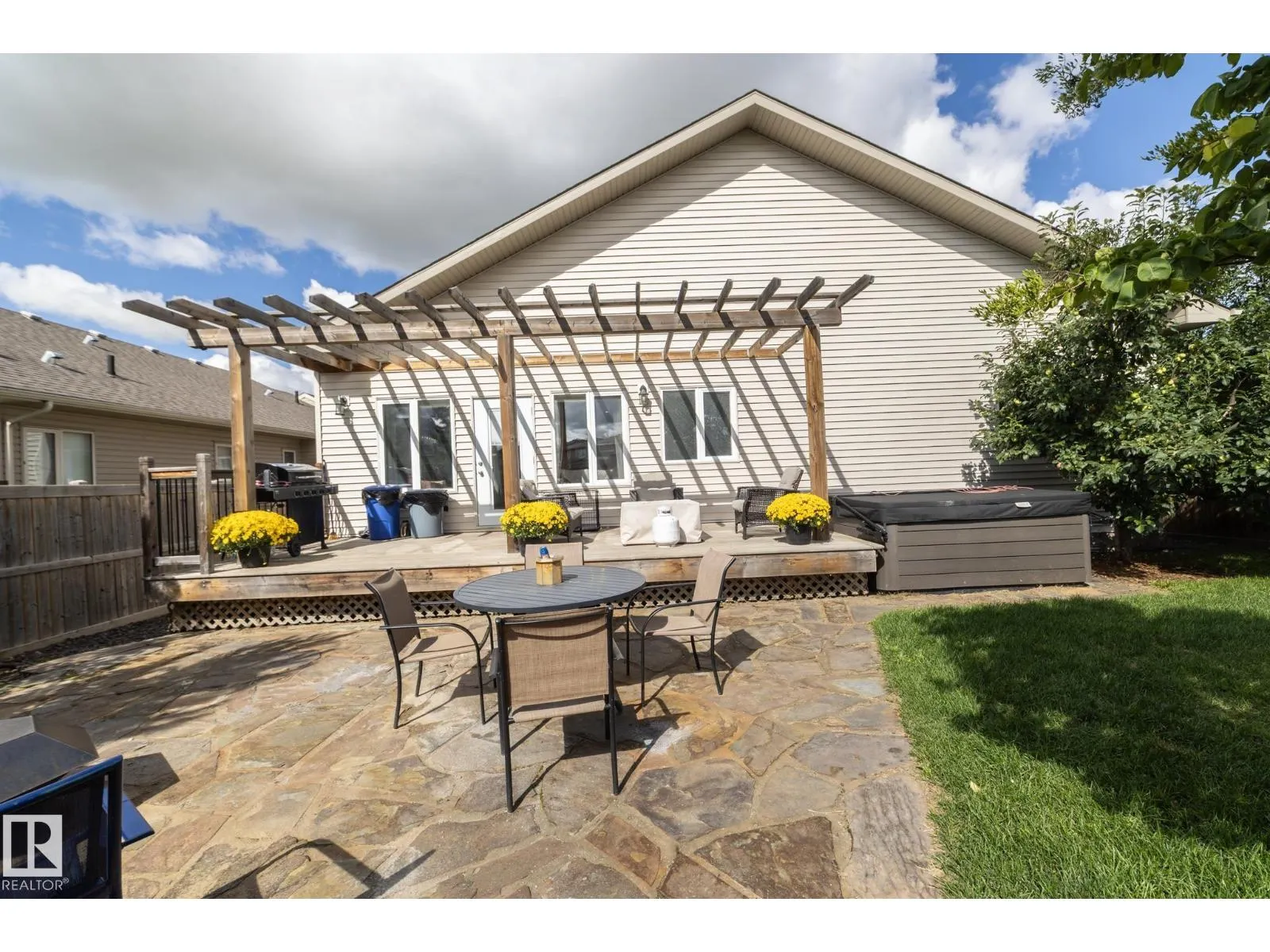 251 RAVINE DR