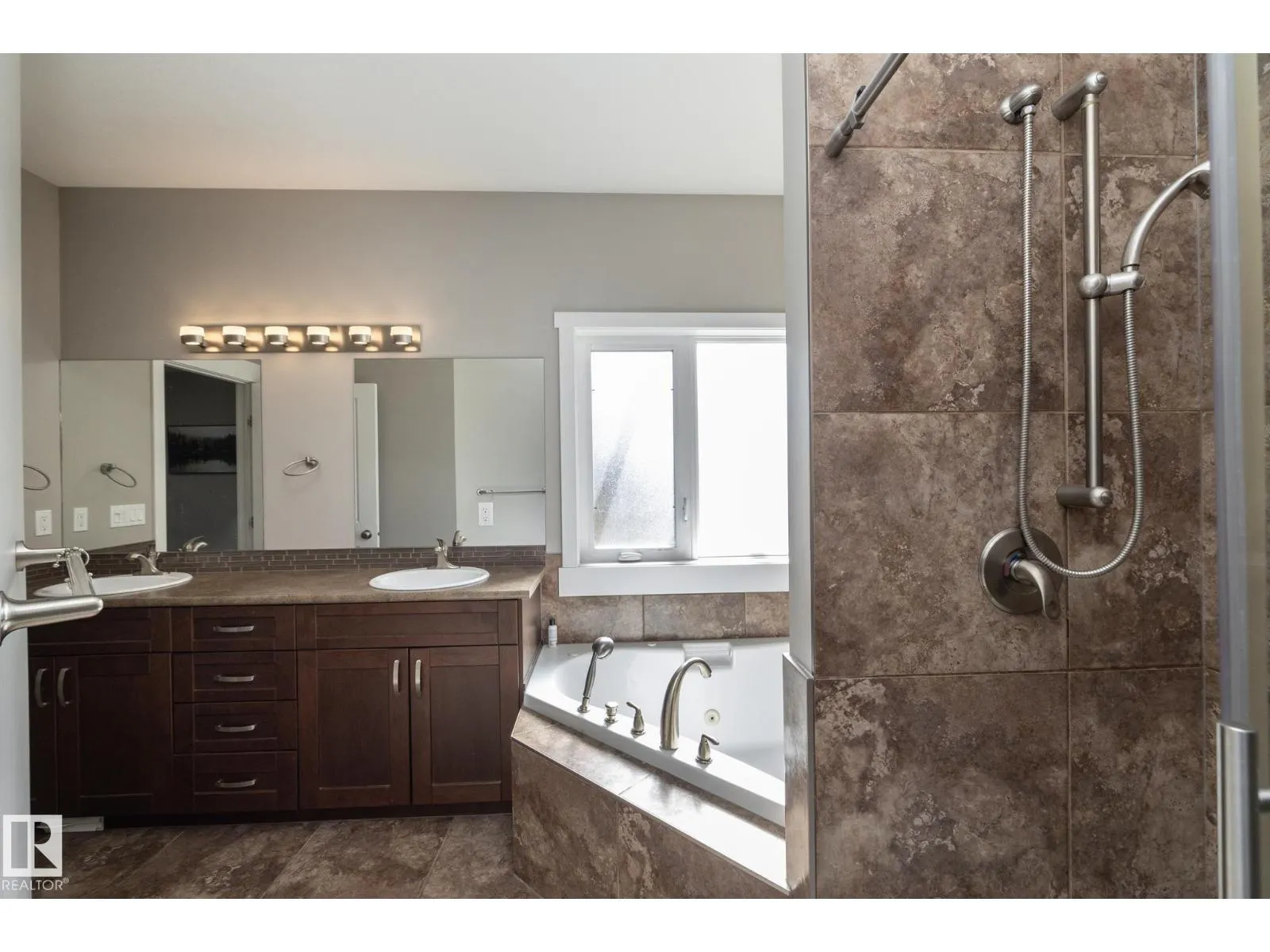 251 RAVINE DR