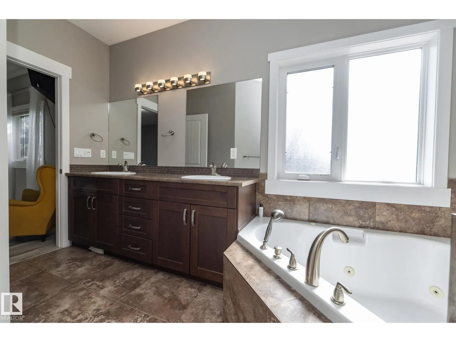251 RAVINE DR