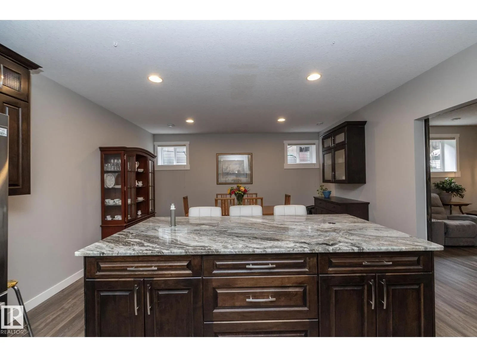 251 RAVINE DR