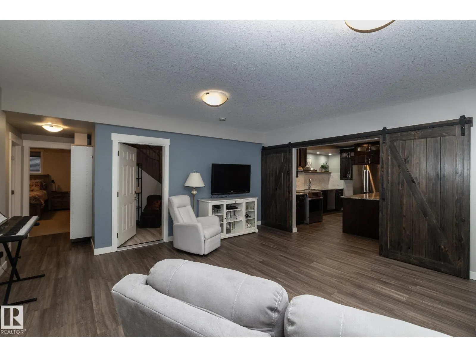 251 RAVINE DR