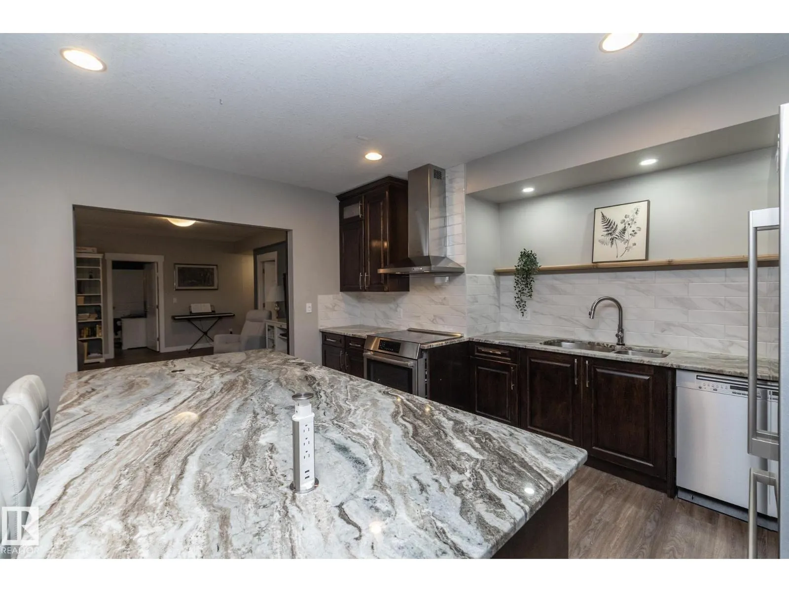 251 RAVINE DR
