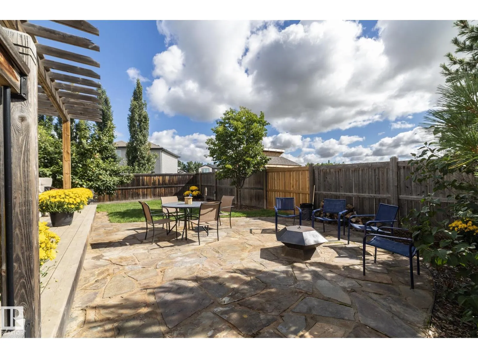251 RAVINE DR