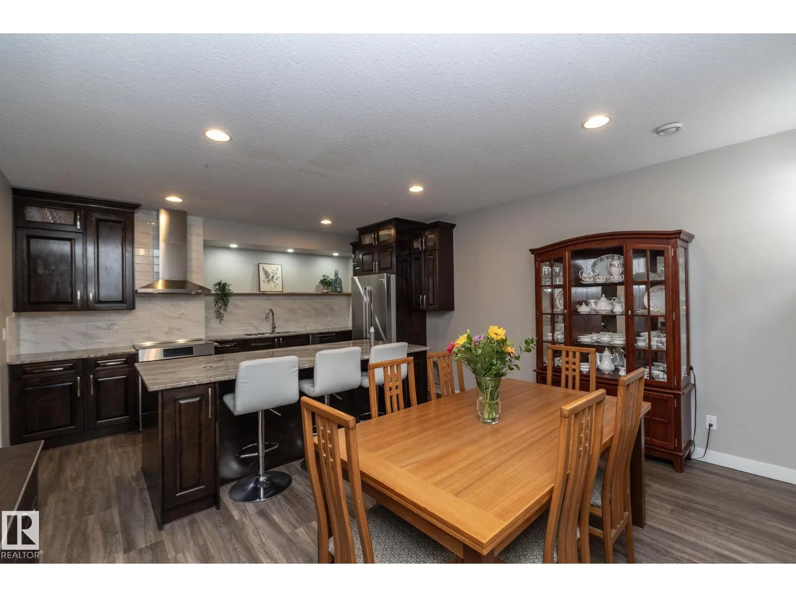 251 RAVINE DR