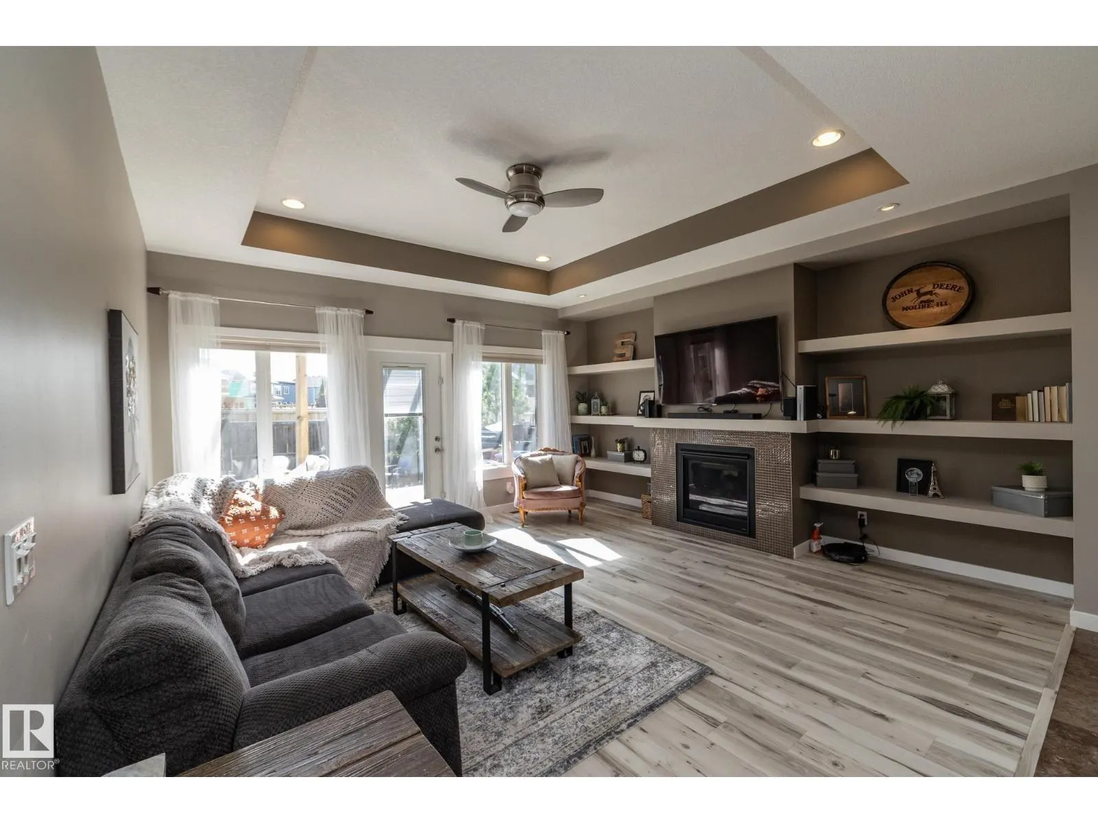 251 RAVINE DR