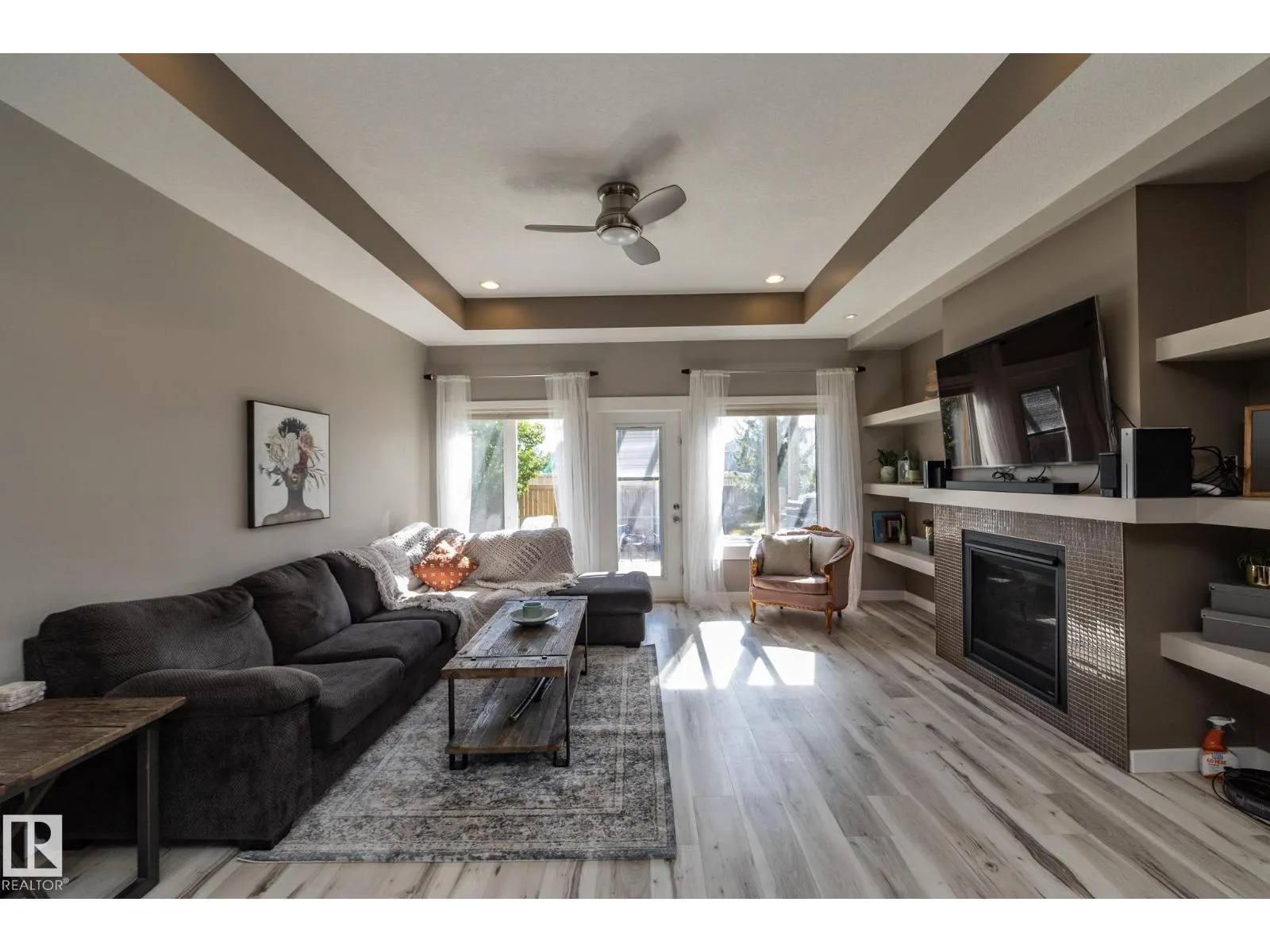 251 RAVINE DR