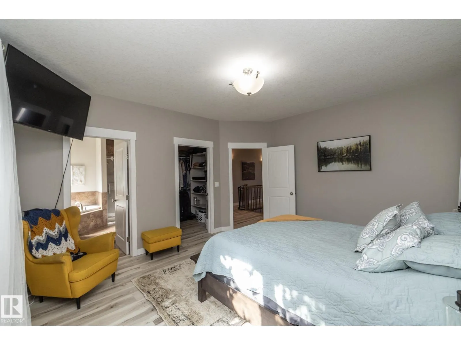 251 RAVINE DR