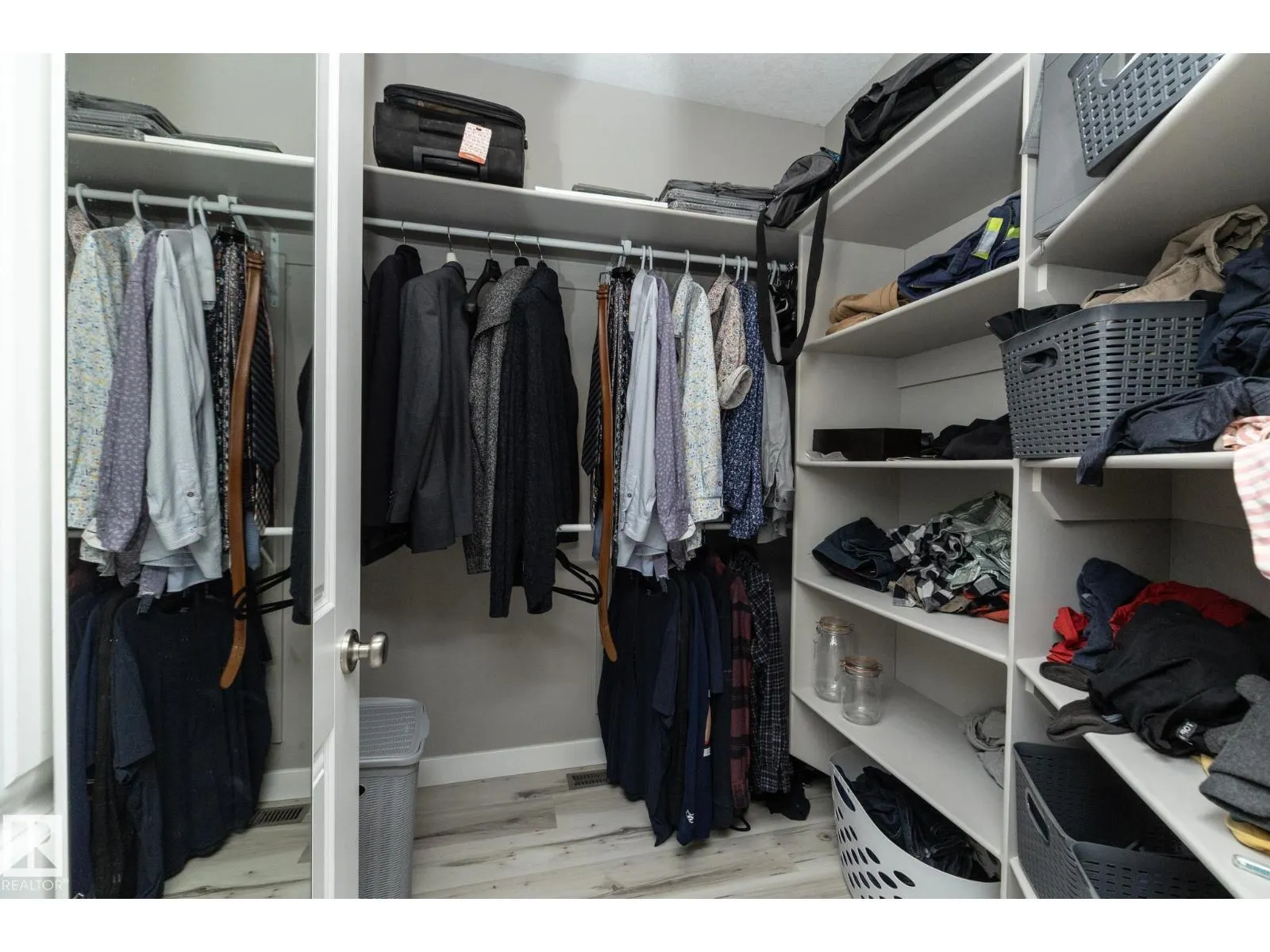 251 RAVINE DR
