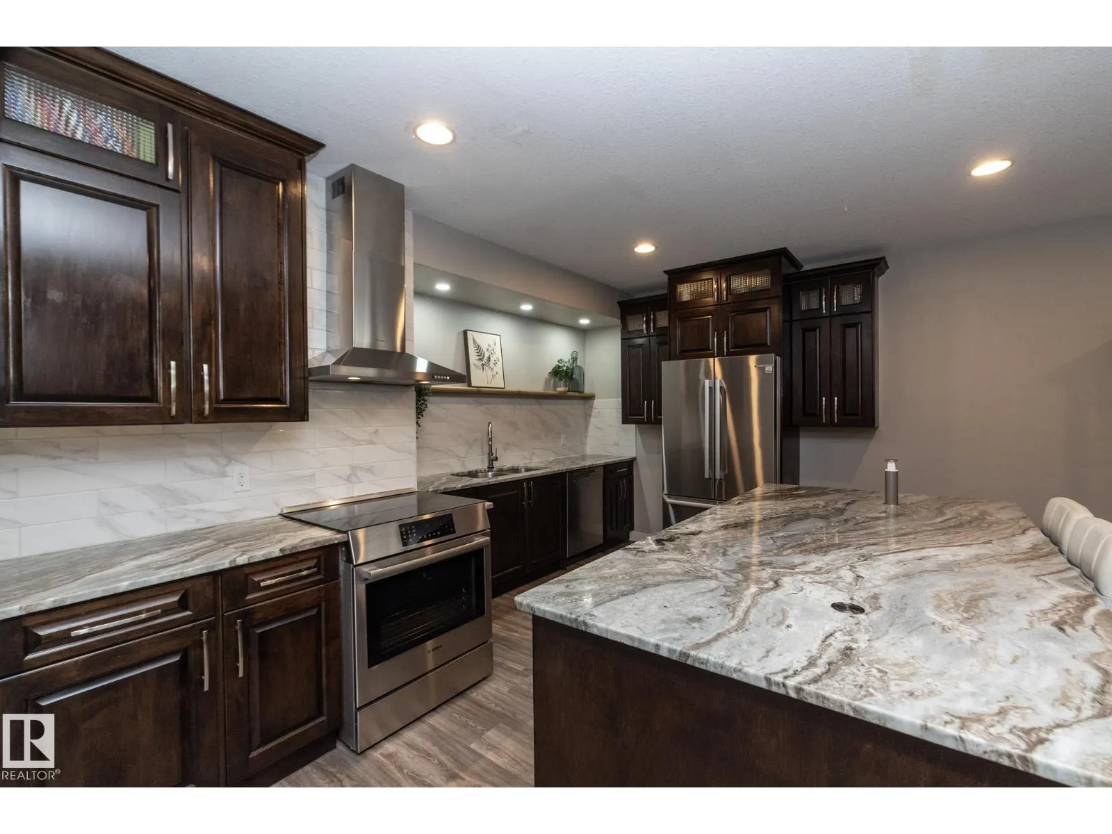 251 RAVINE DR