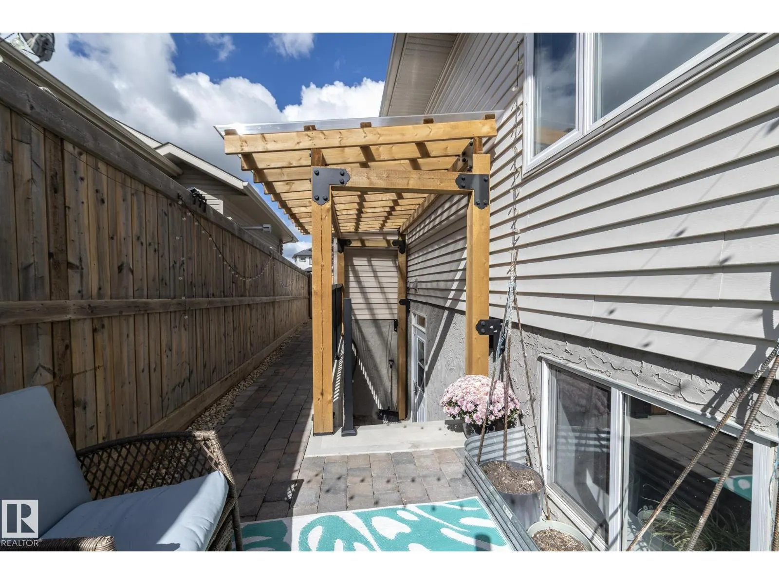 251 RAVINE DR