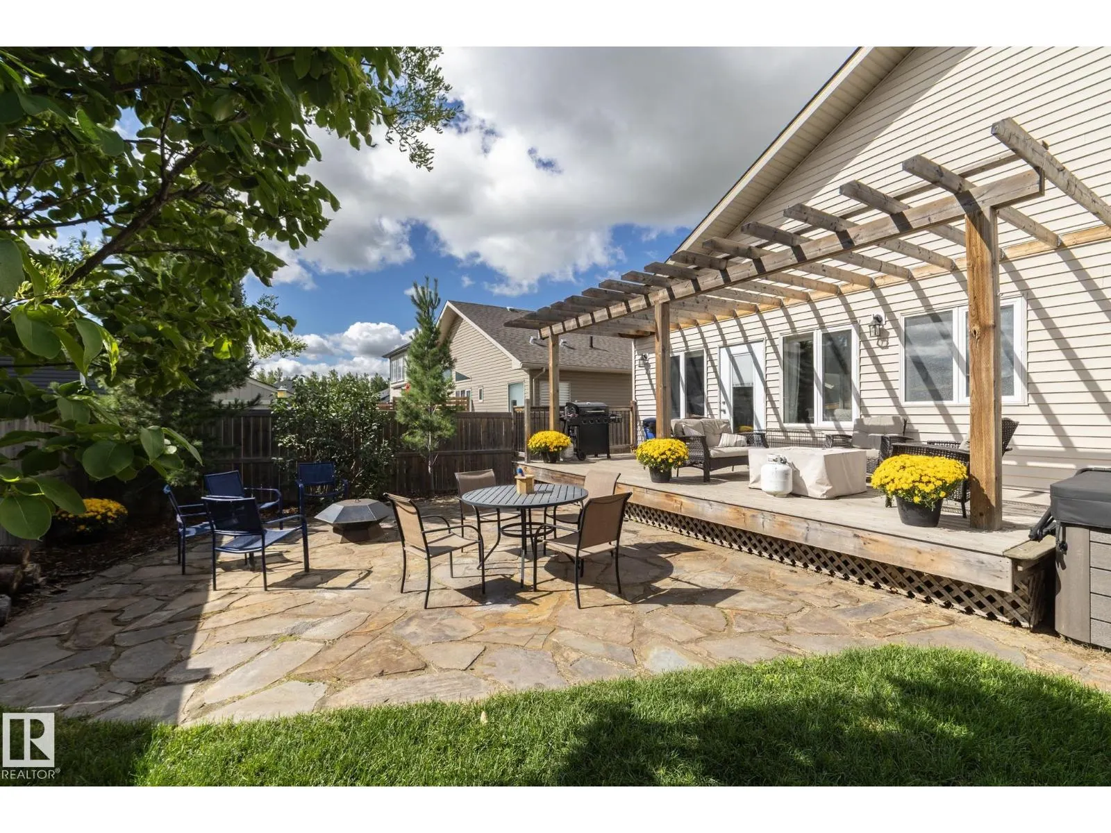 251 RAVINE DR