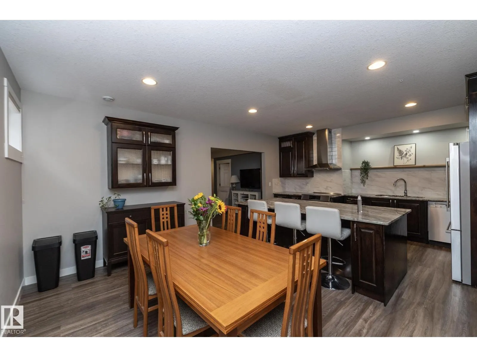 251 RAVINE DR