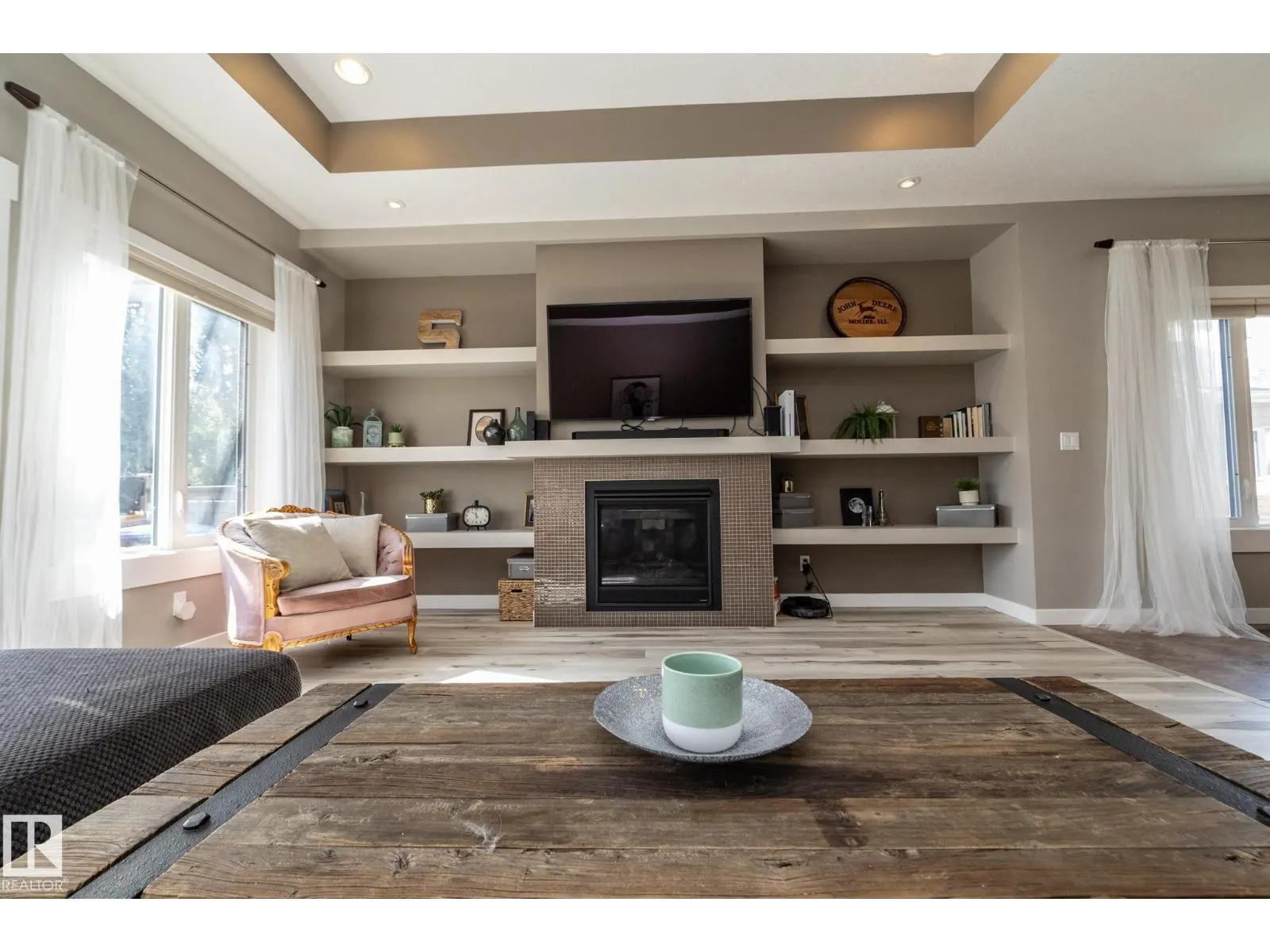 251 RAVINE DR