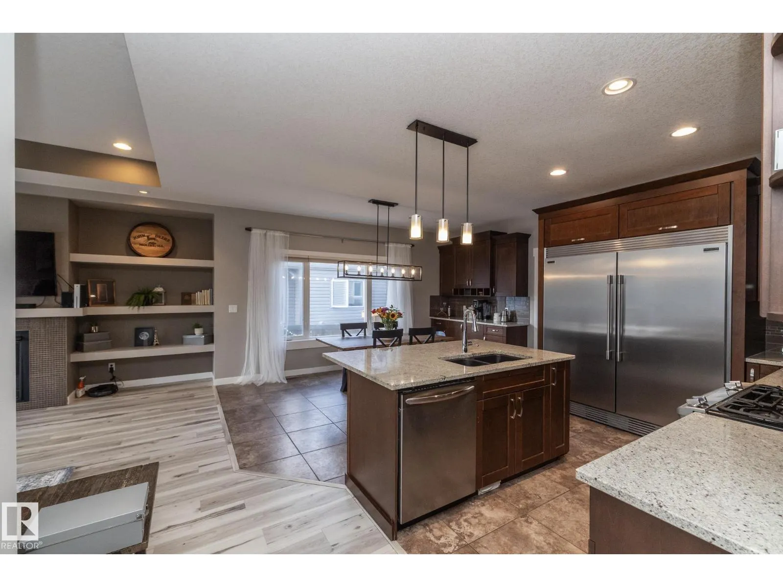 251 RAVINE DR