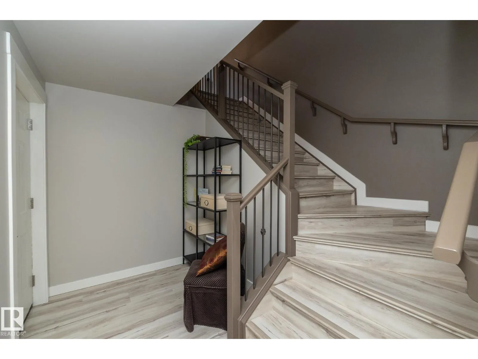 251 RAVINE DR
