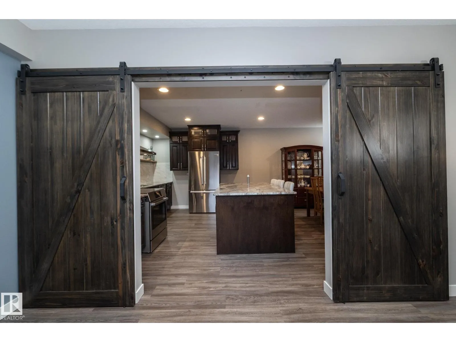 251 RAVINE DR