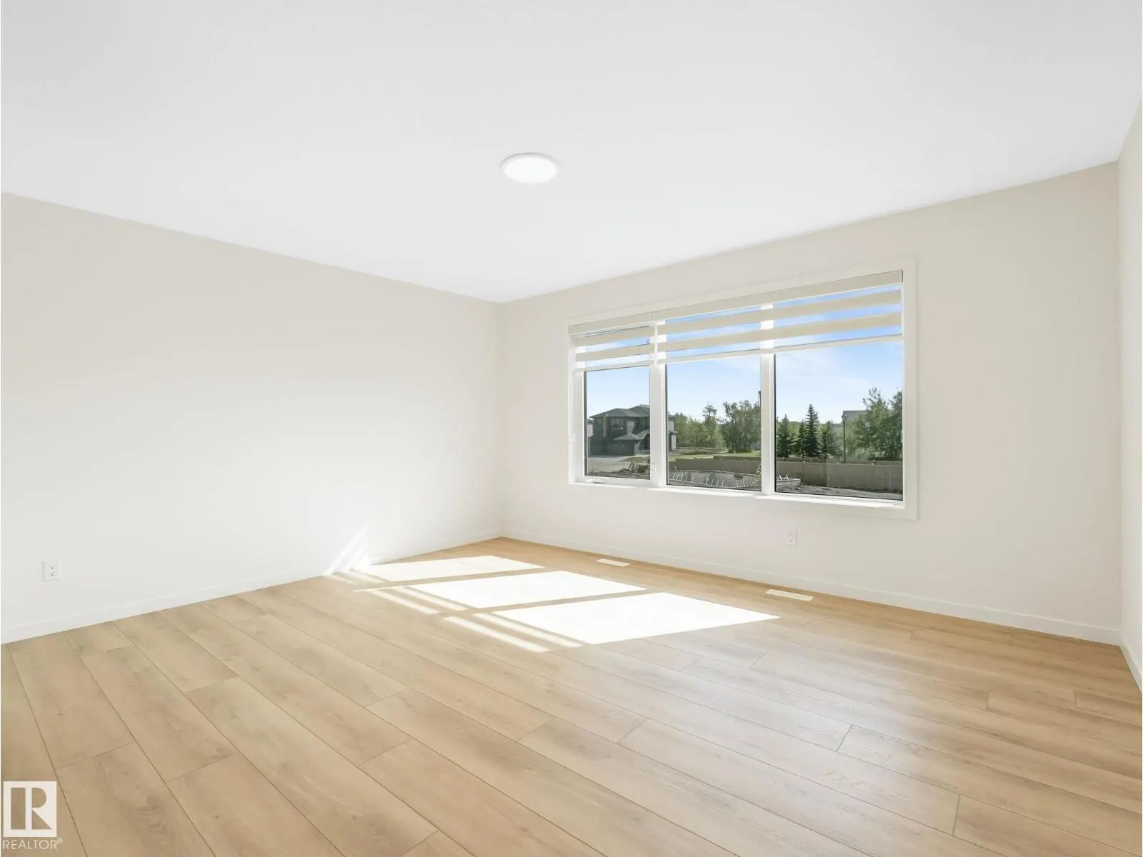 2211 158 ST SW