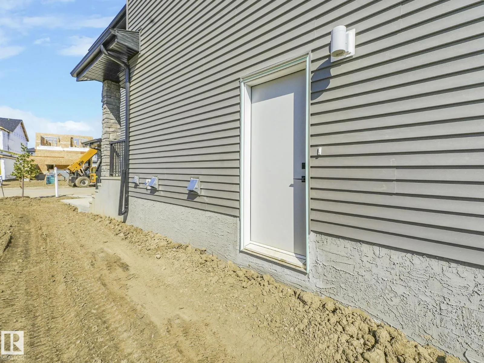 2211 158 ST SW