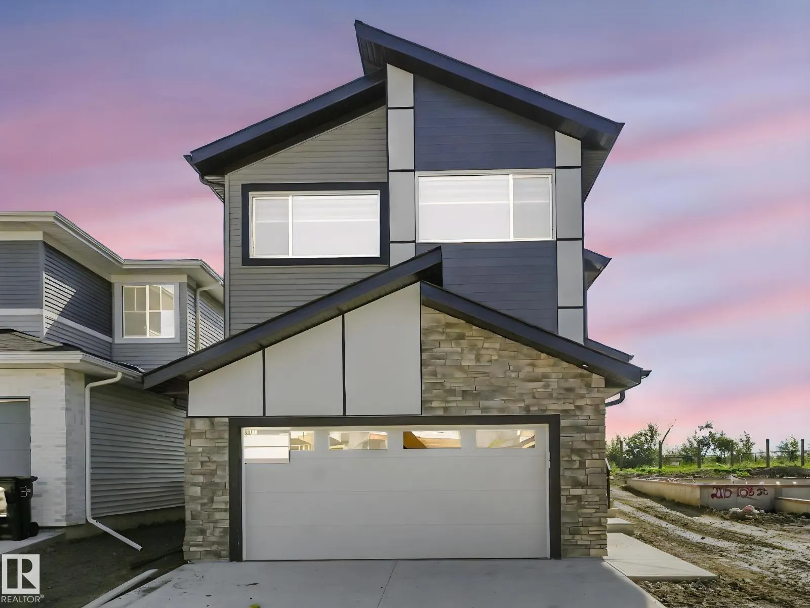 2211 158 ST SW