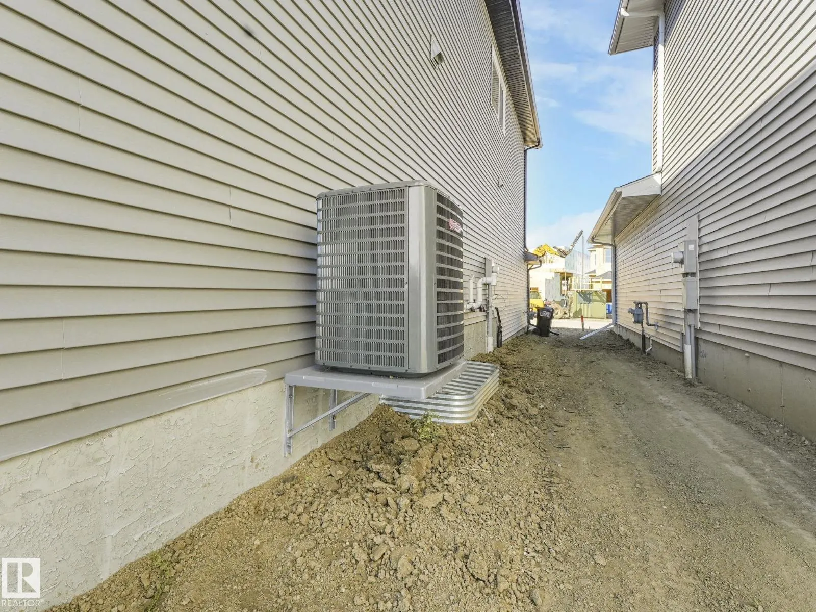 2211 158 ST SW