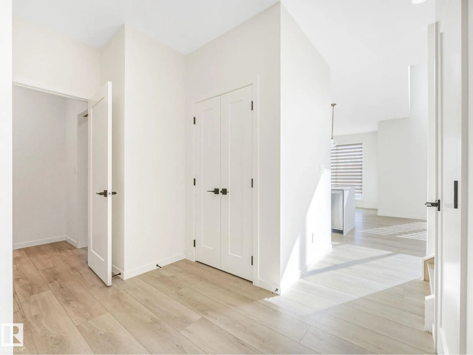 2211 158 ST SW