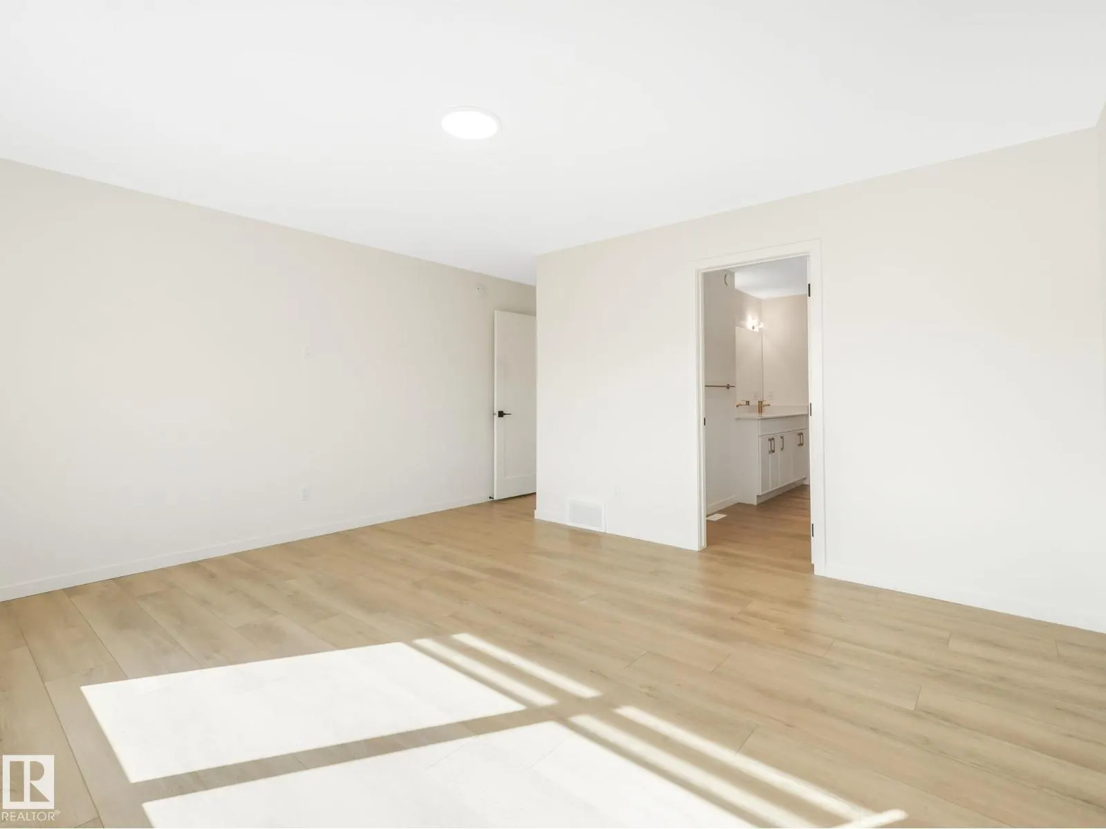 2211 158 ST SW