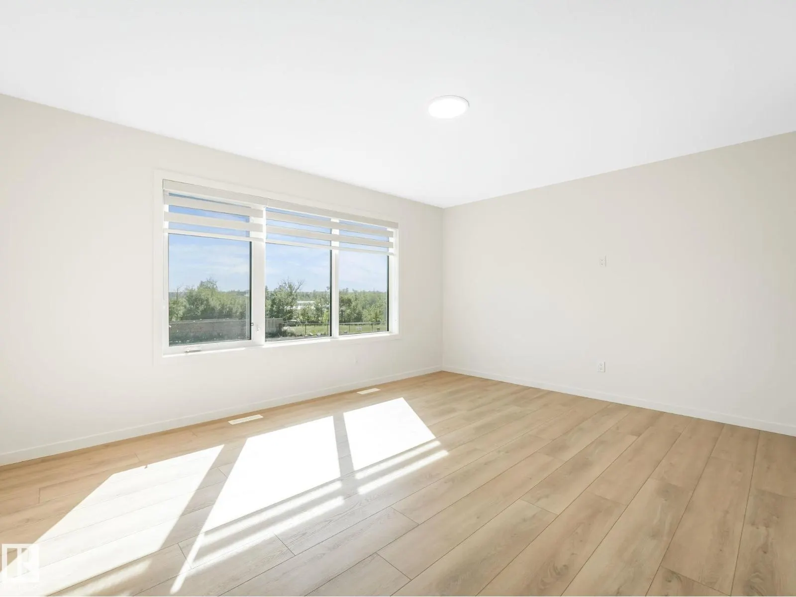 2211 158 ST SW