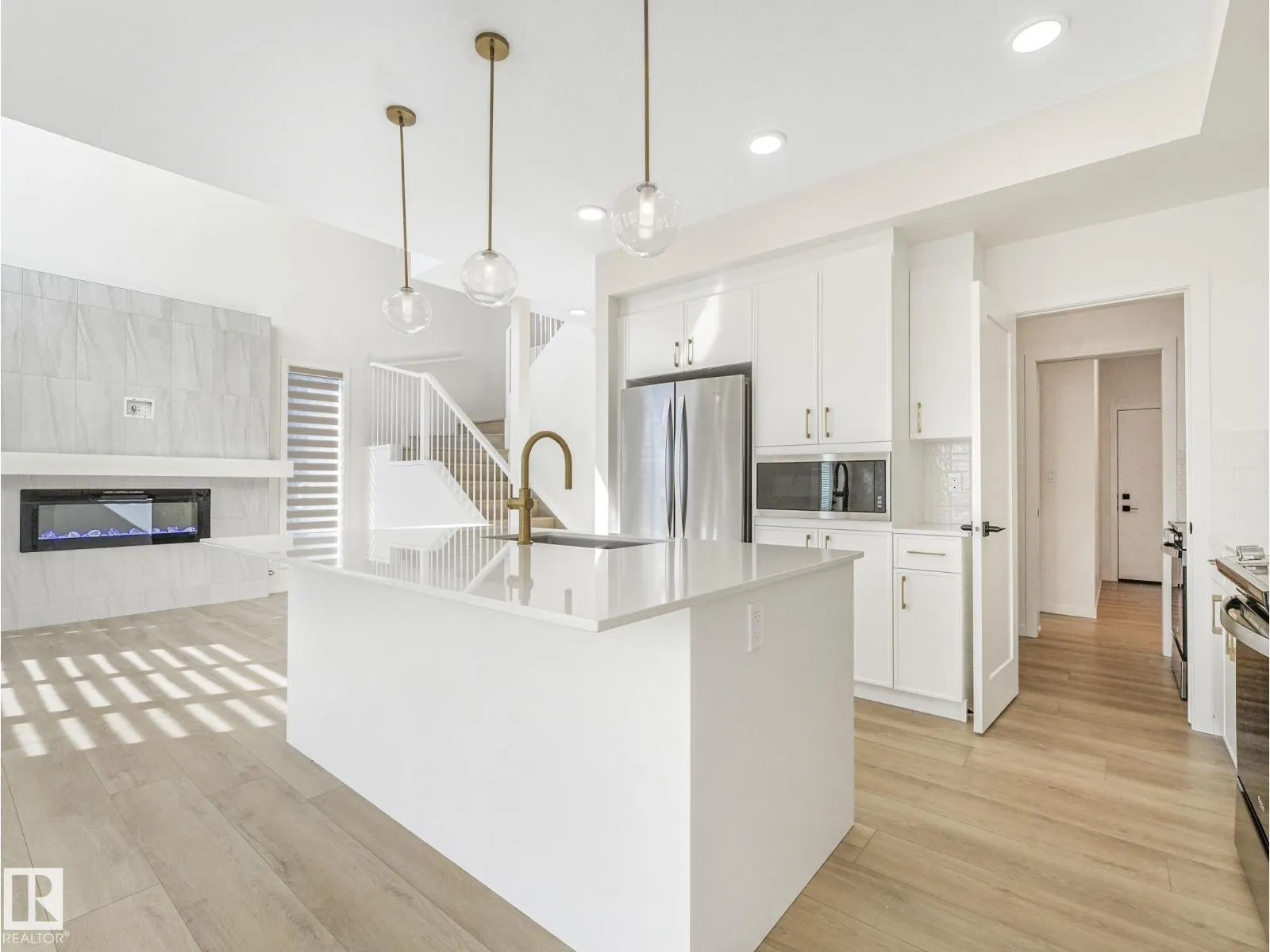 2211 158 ST SW
