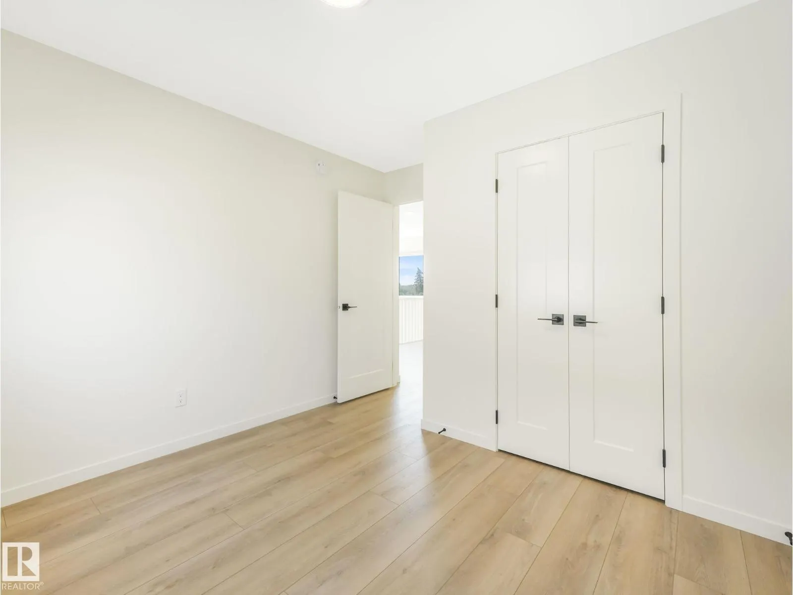 2211 158 ST SW