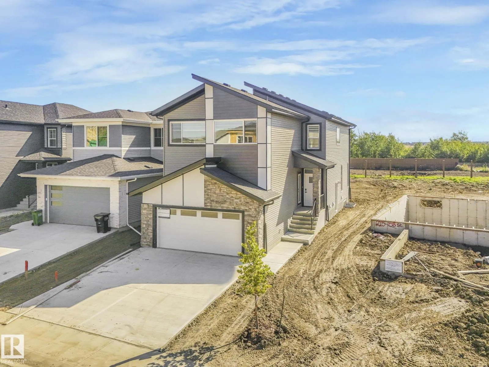 2211 158 ST SW