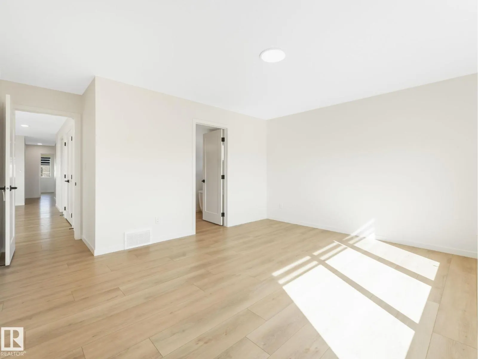 2211 158 ST SW