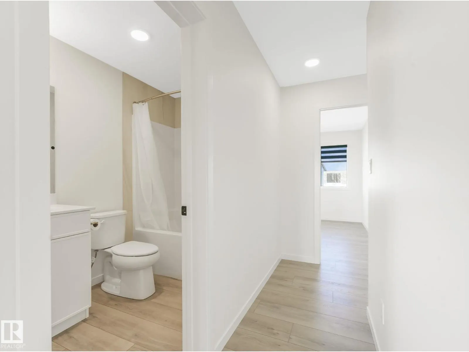 2211 158 ST SW