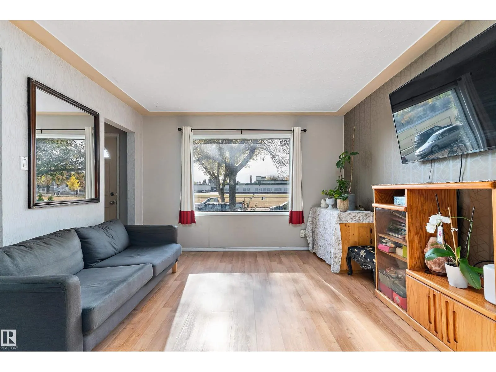 10570 66 AV NW