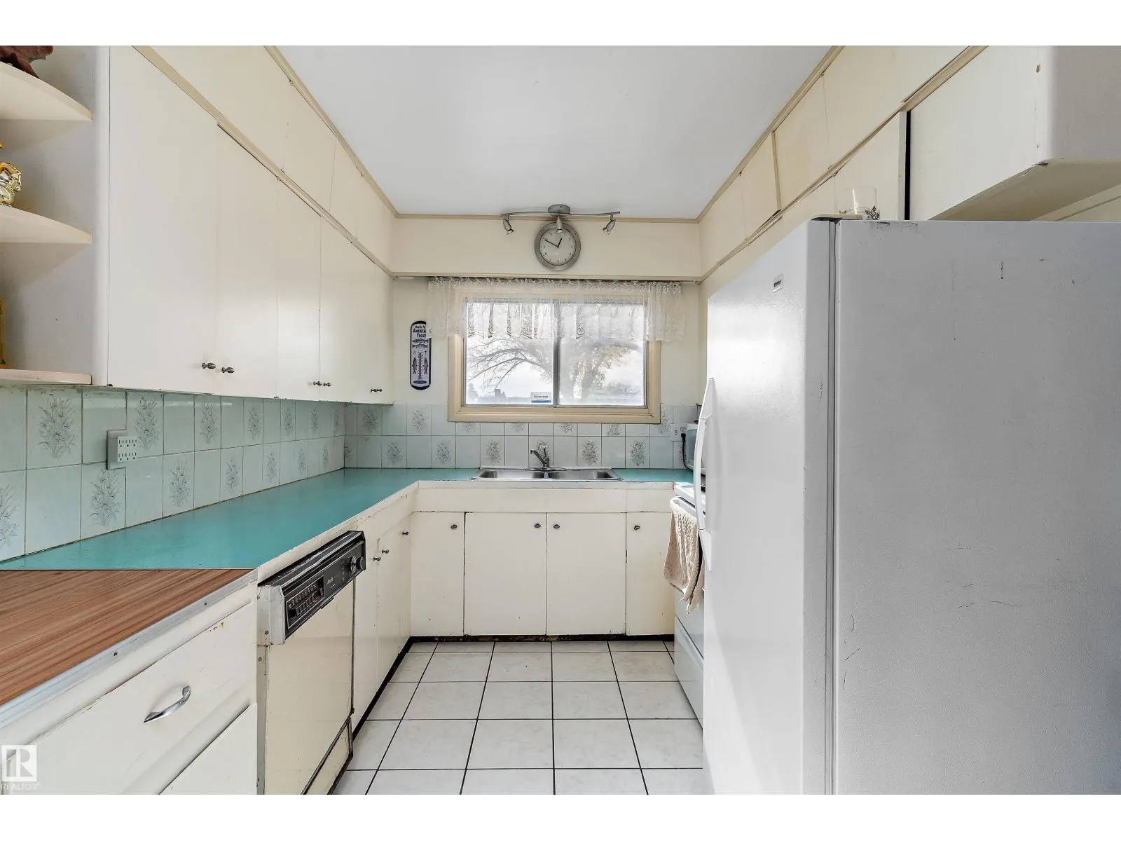 10570 66 AV NW