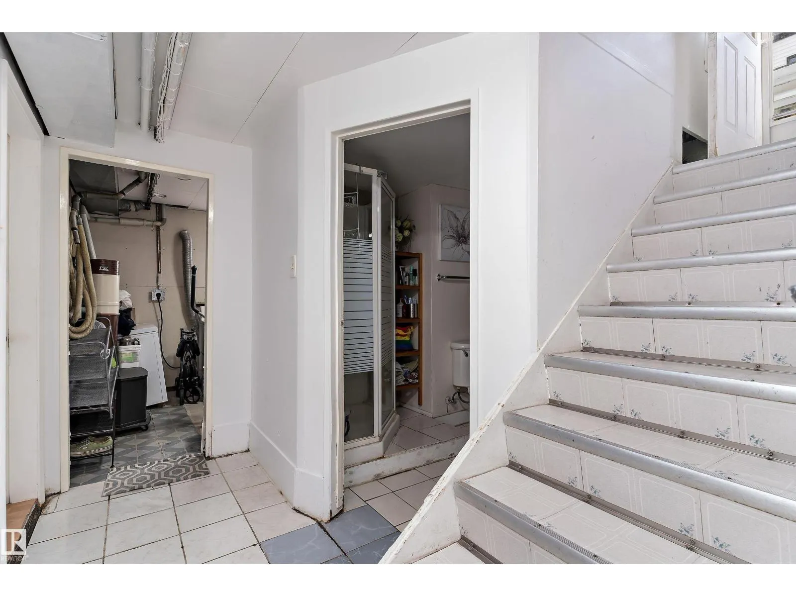 10570 66 AV NW