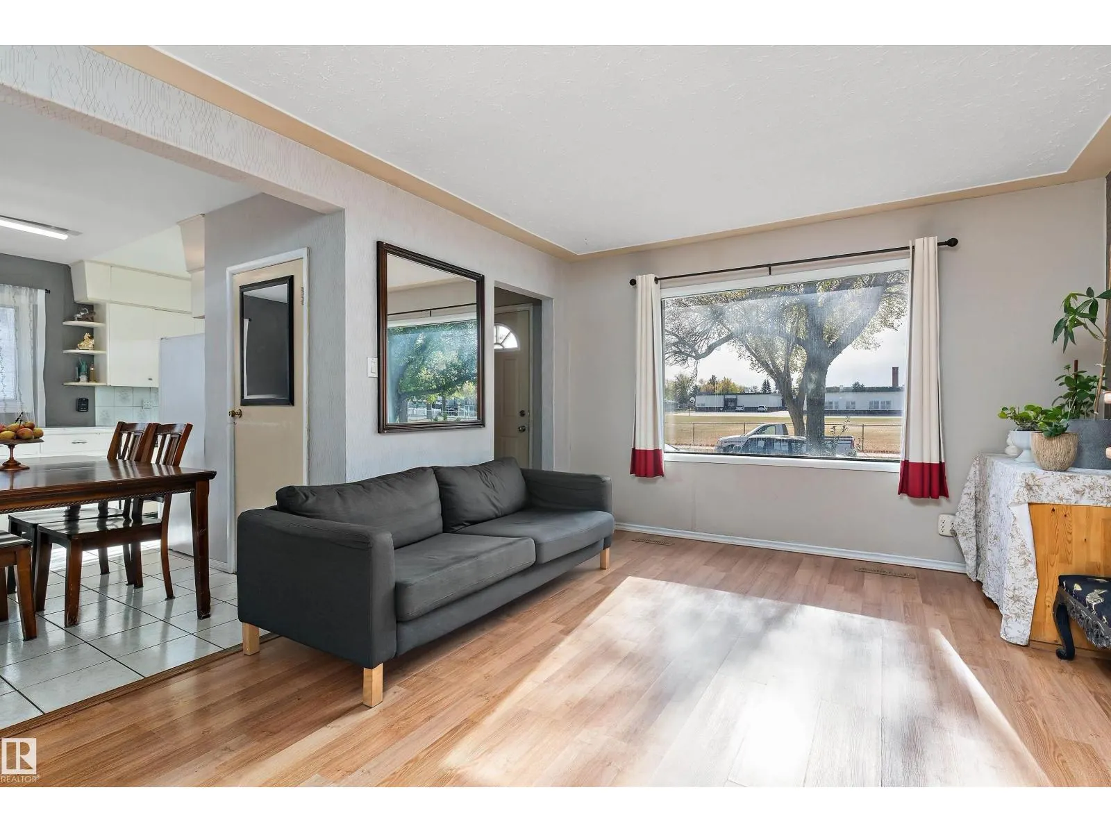 10570 66 AV NW