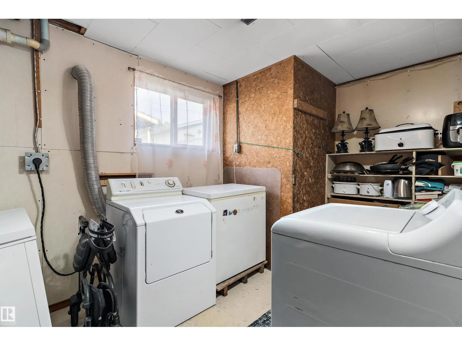 10570 66 AV NW
