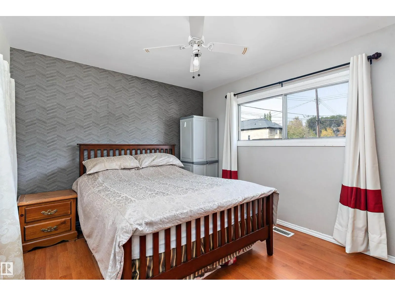 10570 66 AV NW
