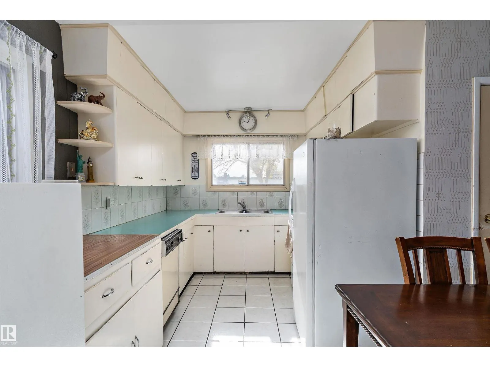 10570 66 AV NW