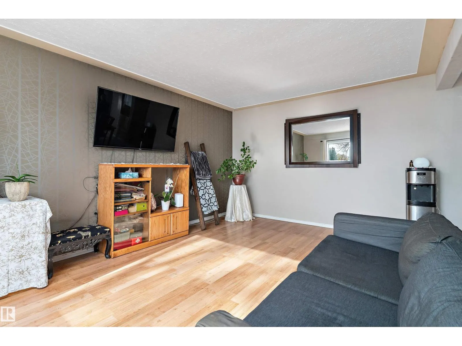 10570 66 AV NW