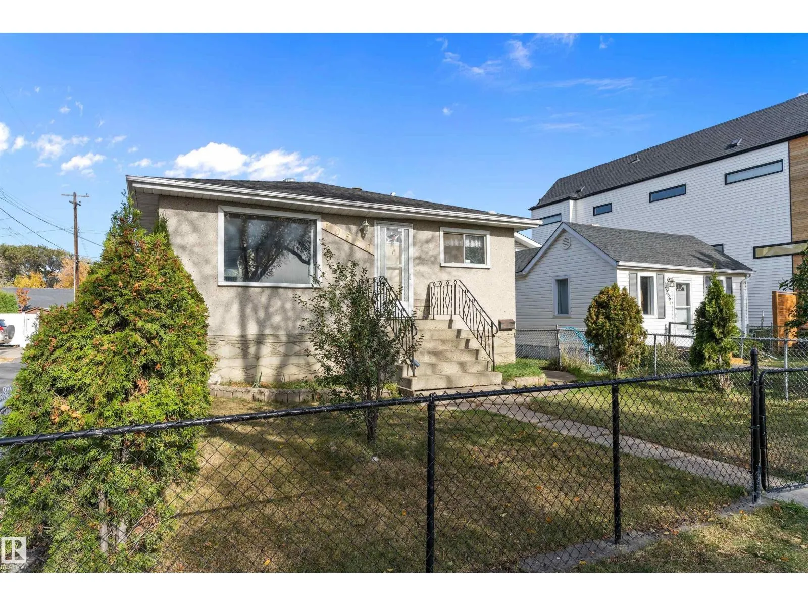 10570 66 AV NW