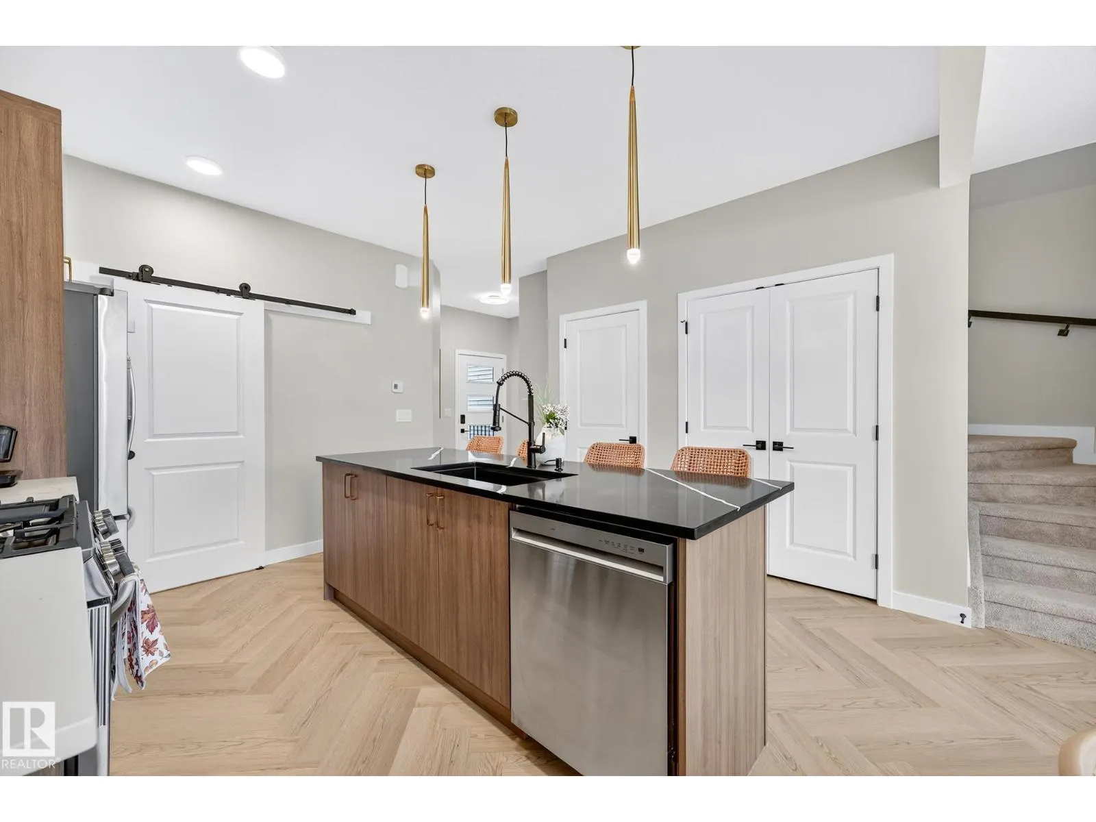 431 CONROY CR SW