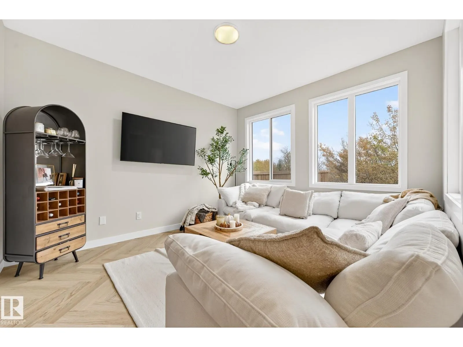 431 CONROY CR SW