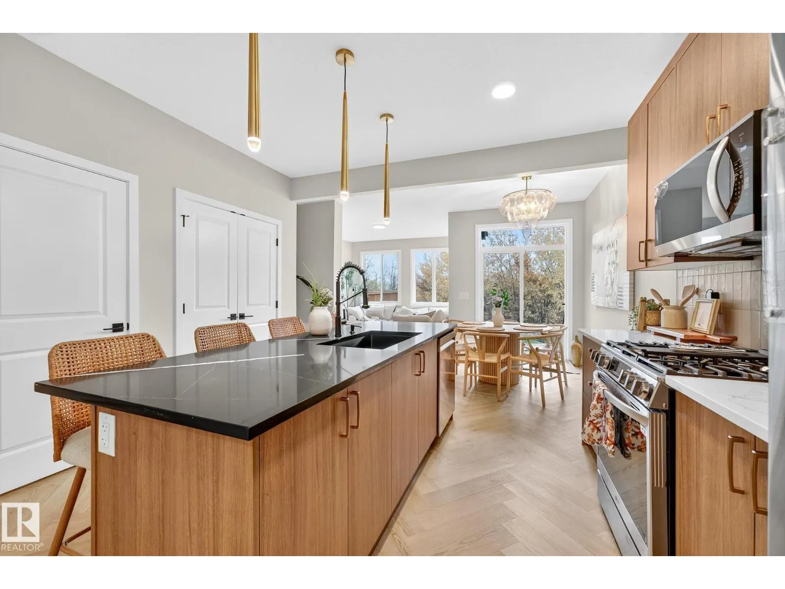 431 CONROY CR SW