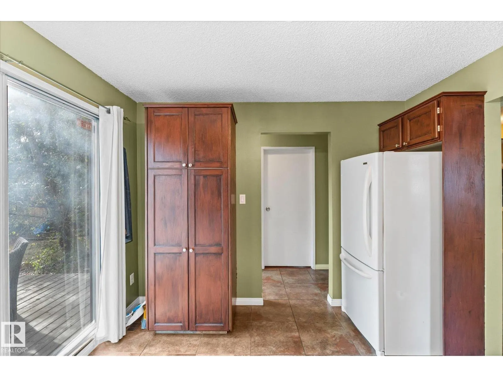 11907 164 AV NW NW