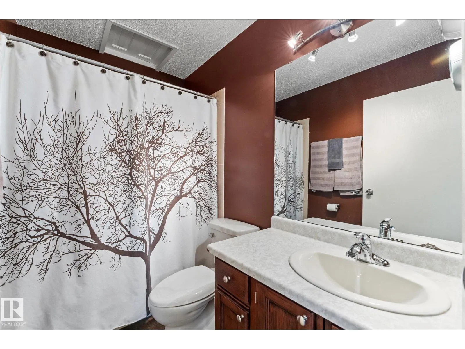 11907 164 AV NW NW