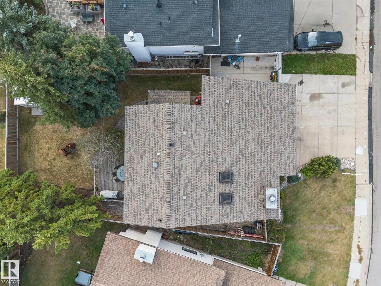 11907 164 AV NW NW