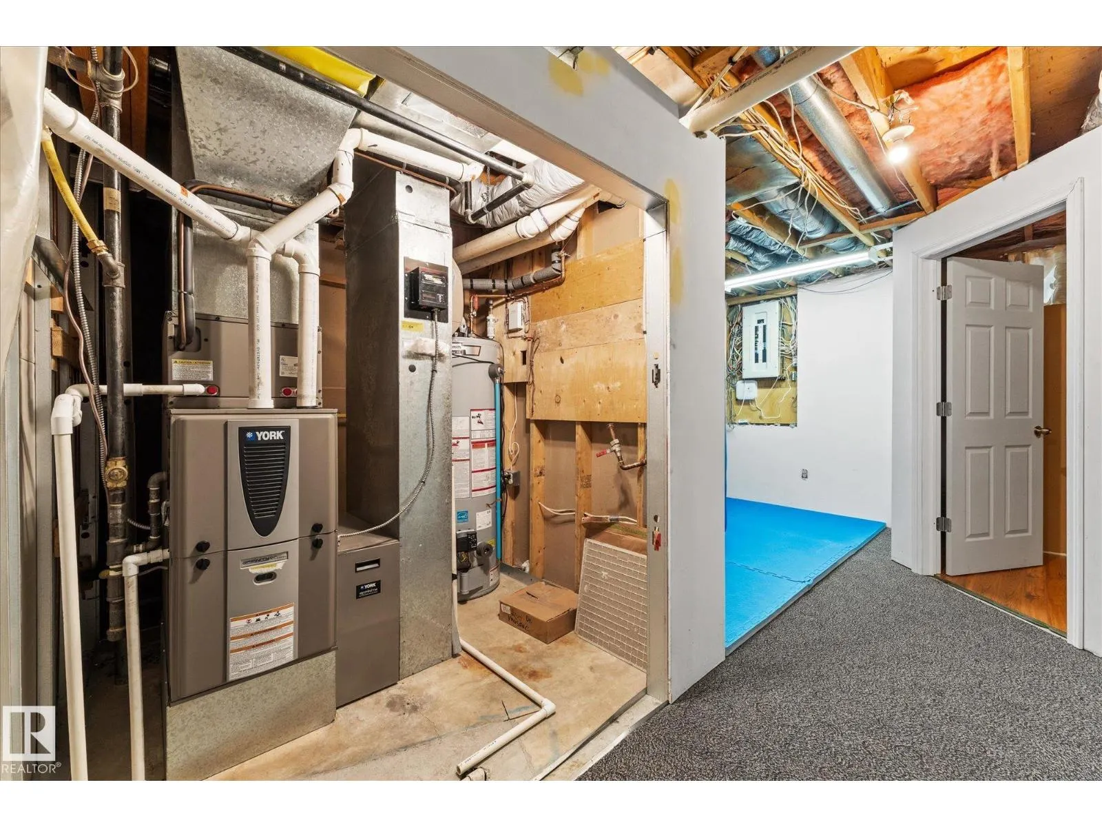 11907 164 AV NW NW