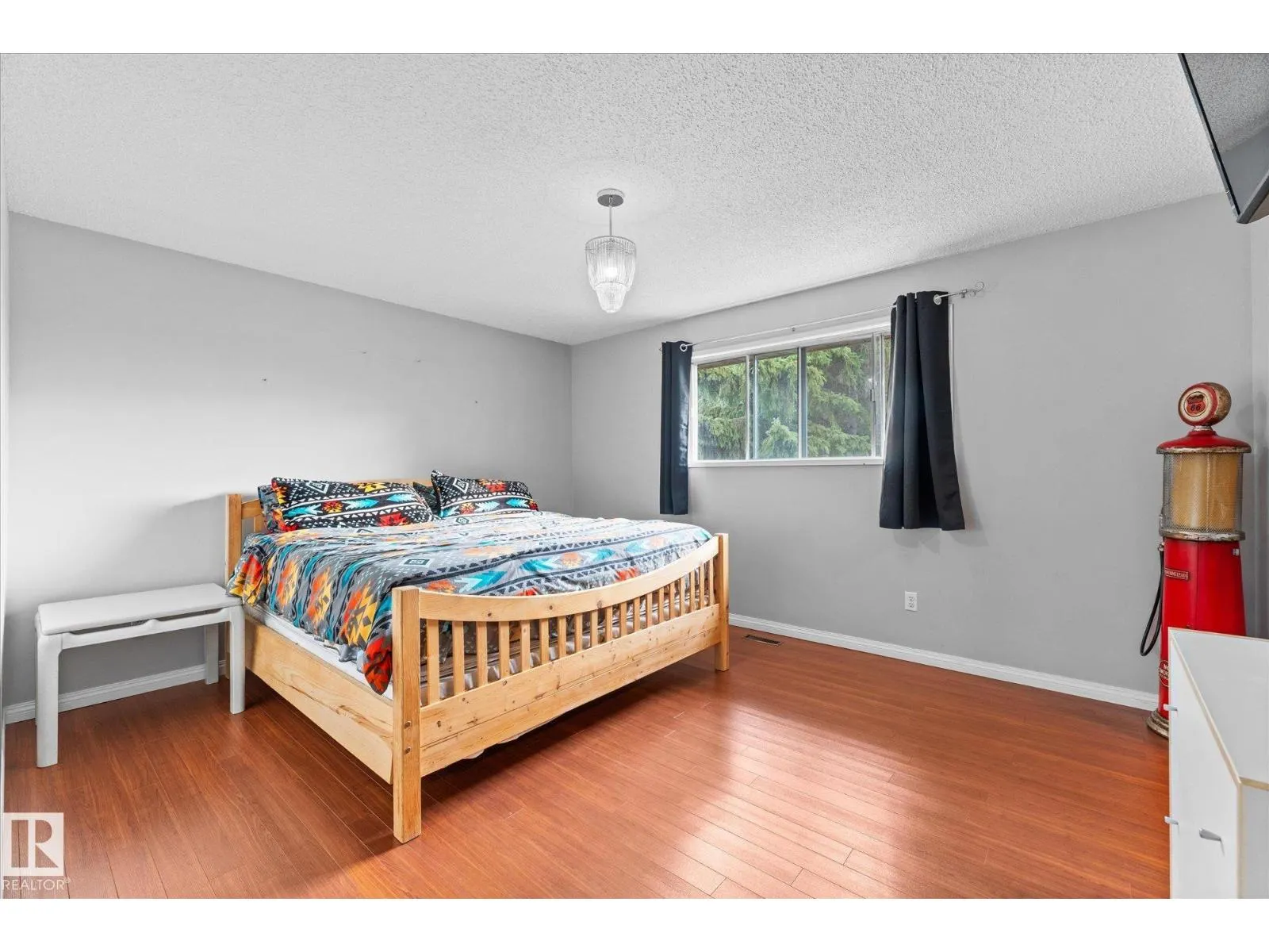 11907 164 AV NW NW