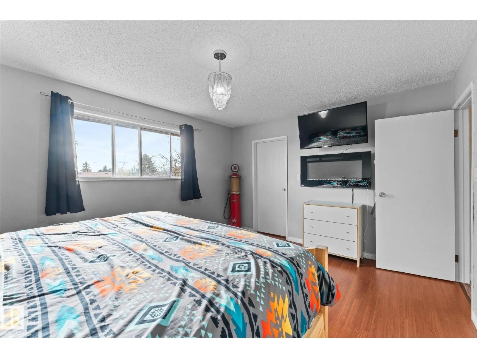 11907 164 AV NW NW